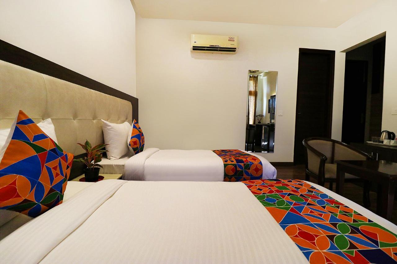 Fabhotel Oyster Villa Gurgaon Exterior photo